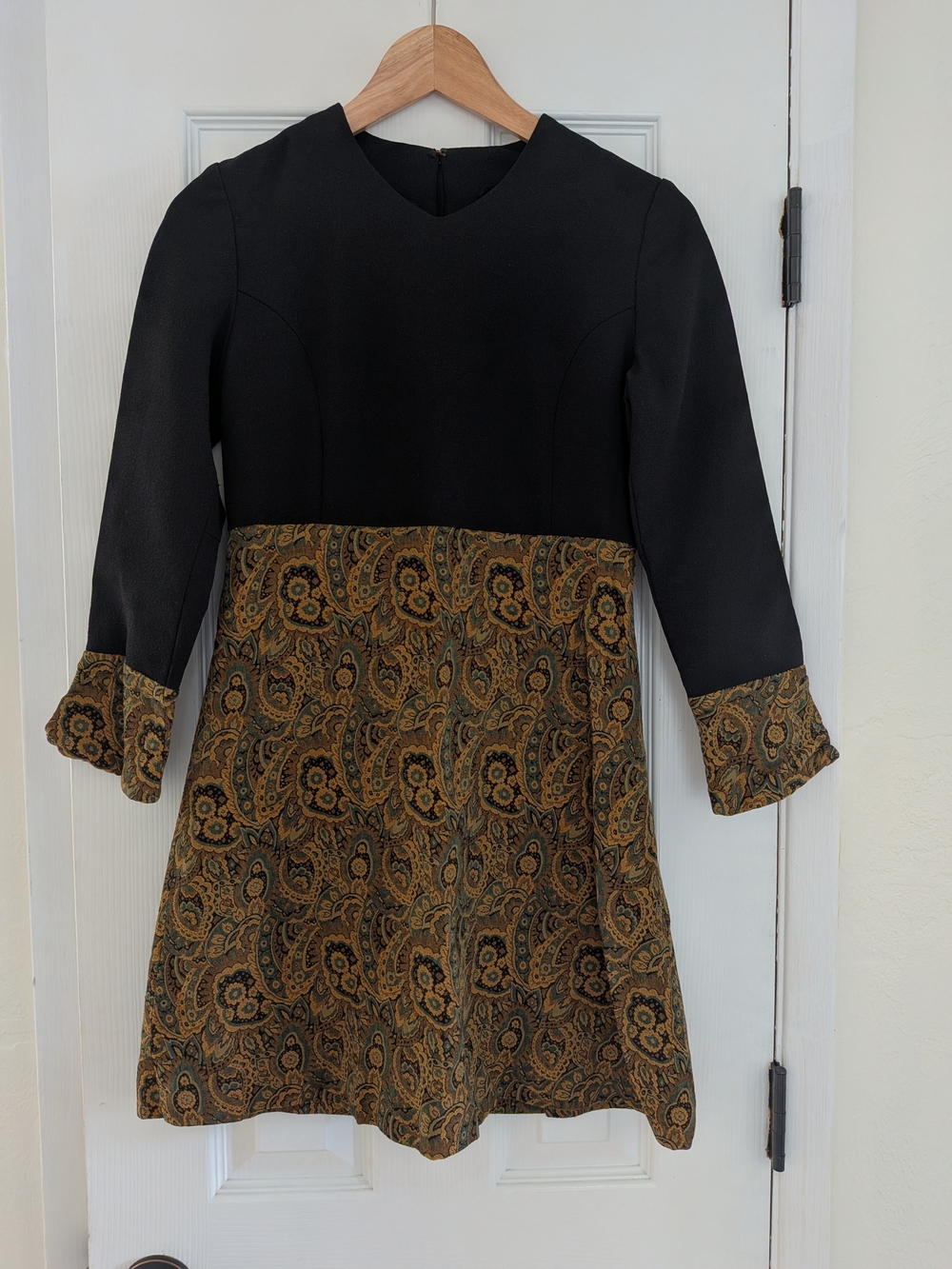 FAN Women's Black And Paisley Short Dress With Paisley Cuffs Size Small Zip Back
